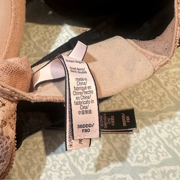 2 Victoria’s Secret bras - Picture 4 of 5